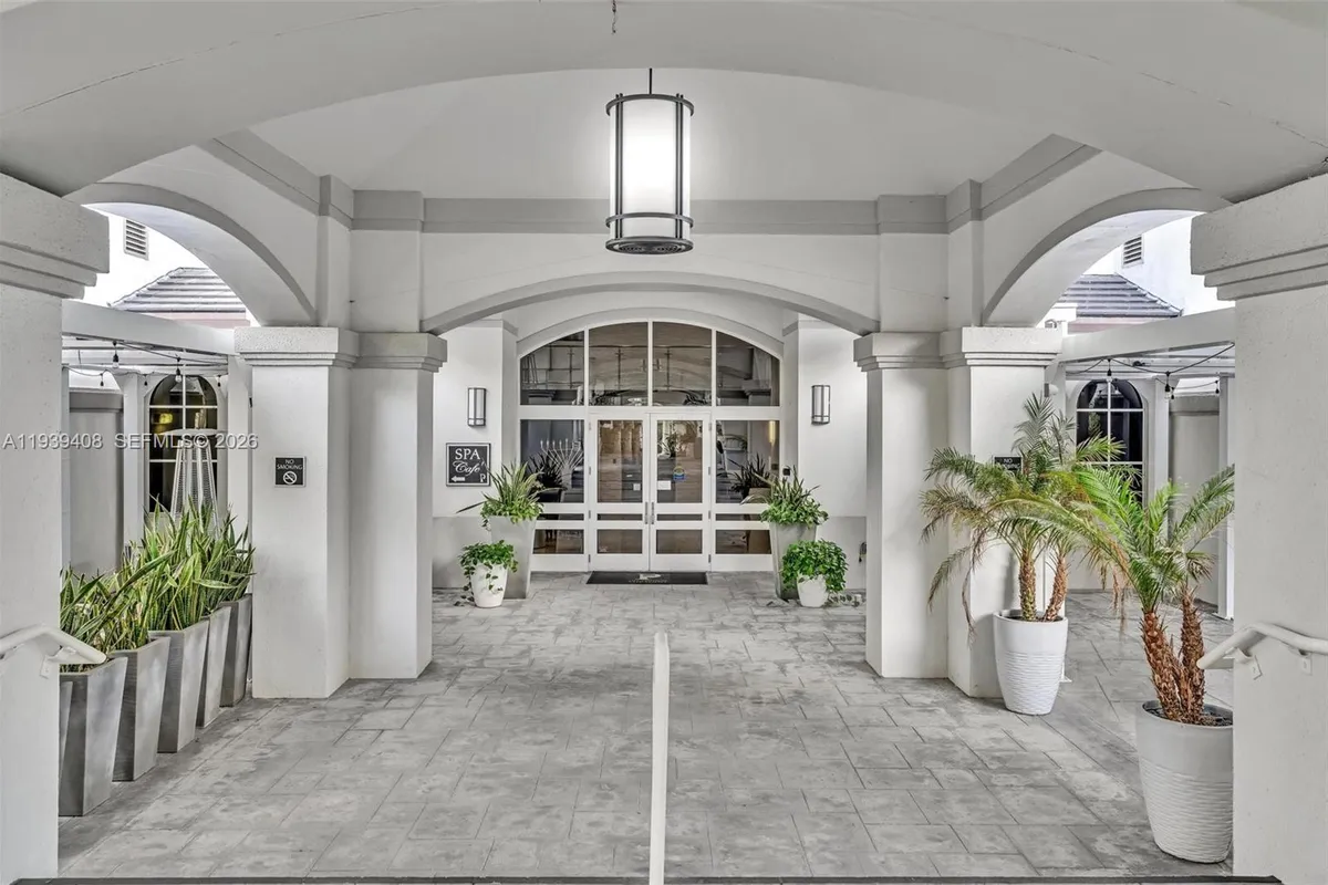 21050 Point Pl # 302, Aventura FL 33180