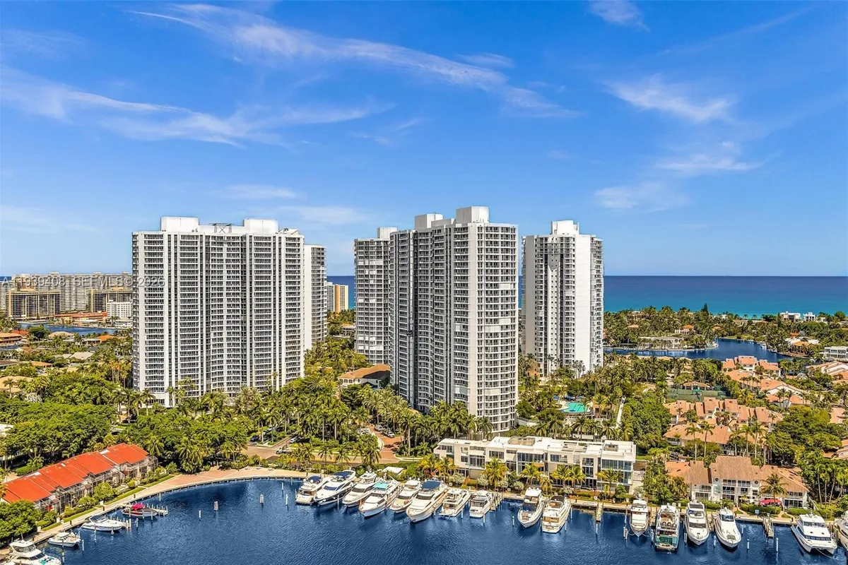21050 Point Pl # 302, Aventura FL 33180