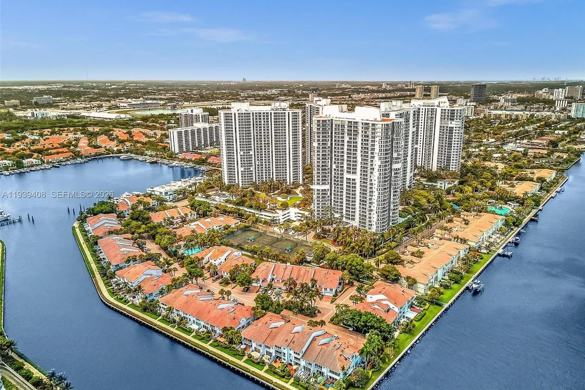 21050 Point Pl # 302, Aventura FL 33180