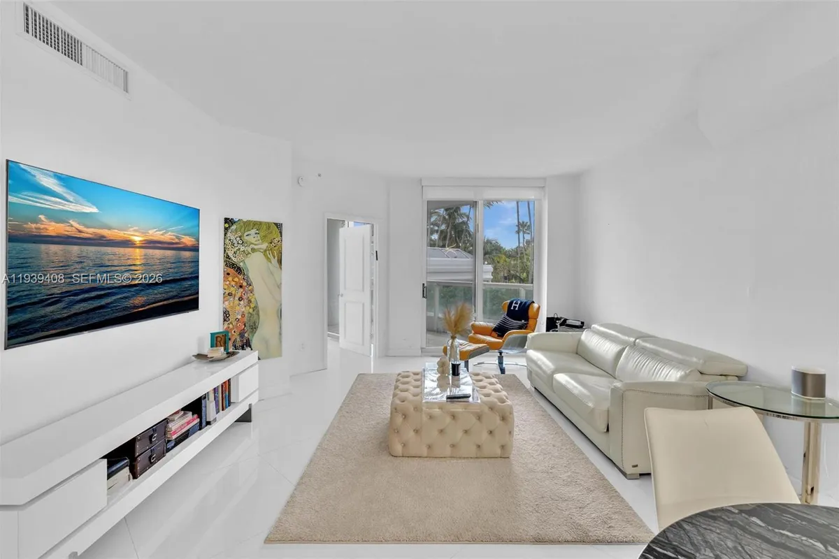 21050 Point Pl # 302, Aventura FL 33180