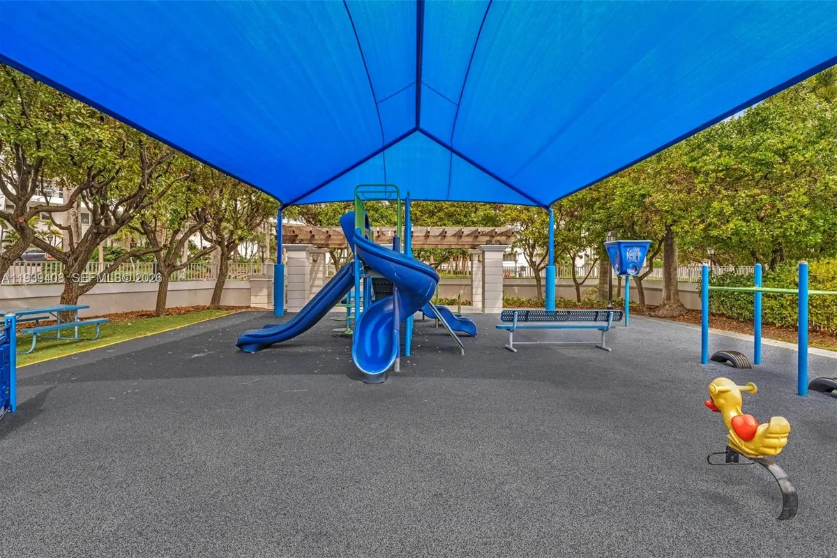 21050 Point Pl # 302, Aventura FL 33180