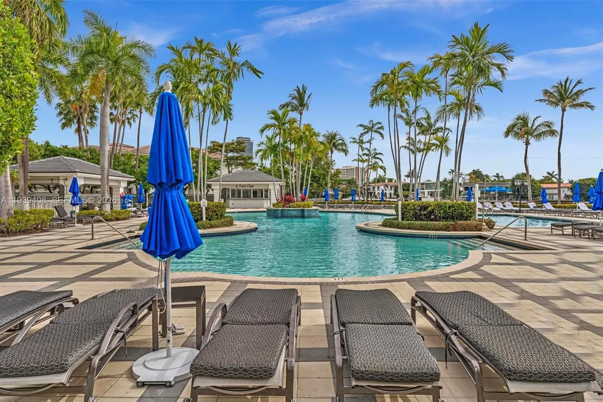 21050 Point Pl # 302, Aventura FL 33180