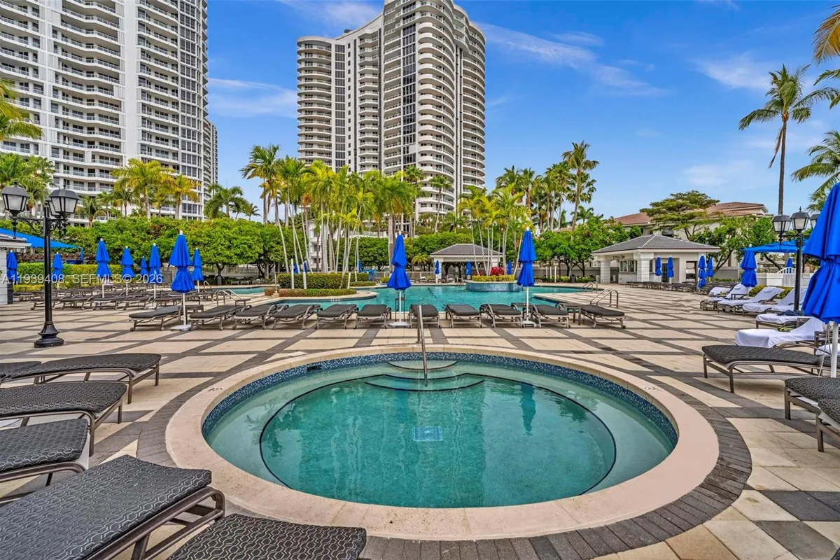 21050 Point Pl # 302, Aventura FL 33180