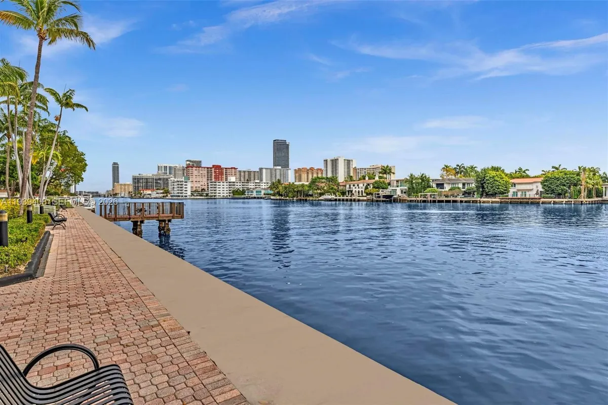 21050 Point Pl # 302, Aventura FL 33180