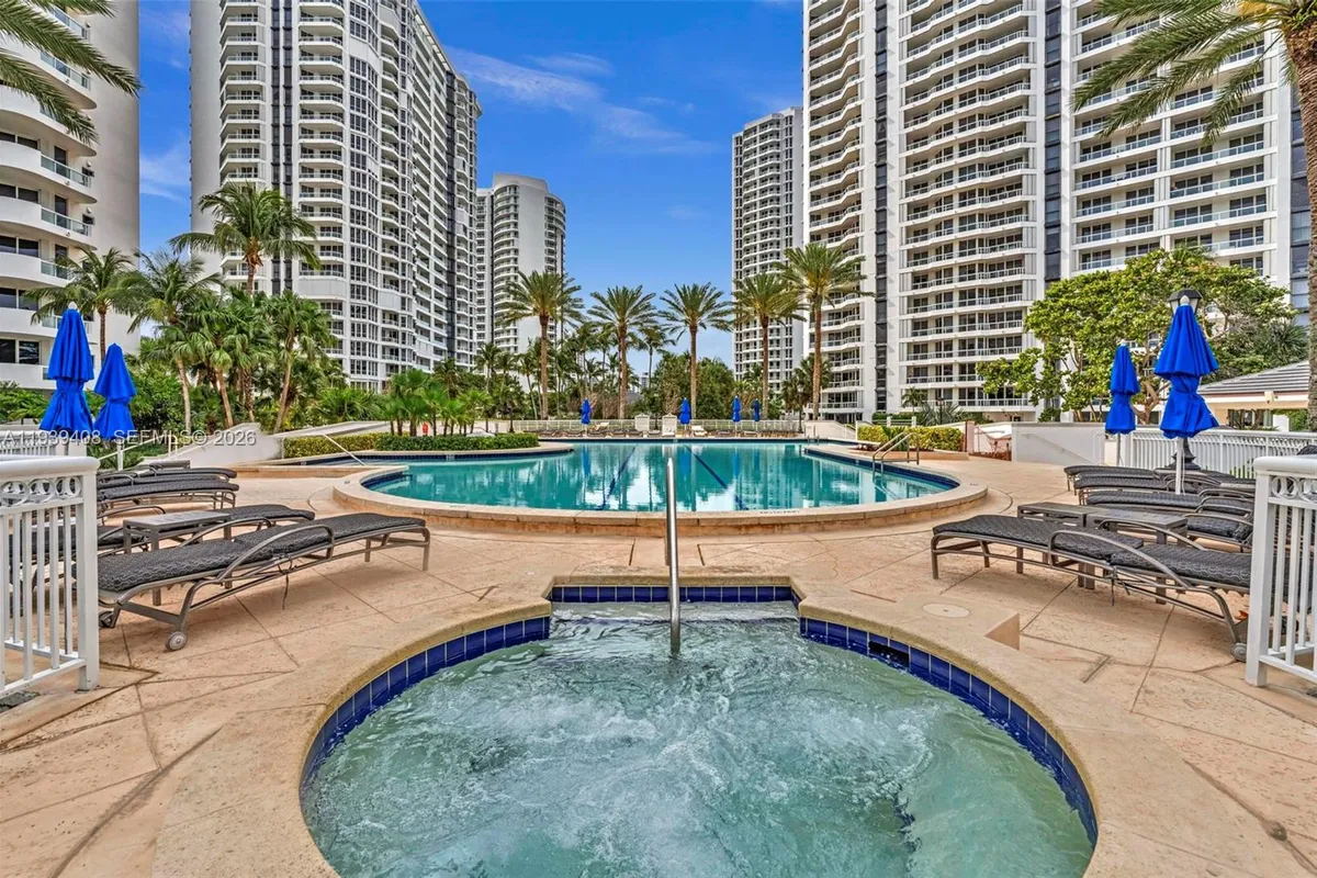 21050 Point Pl # 302, Aventura FL 33180