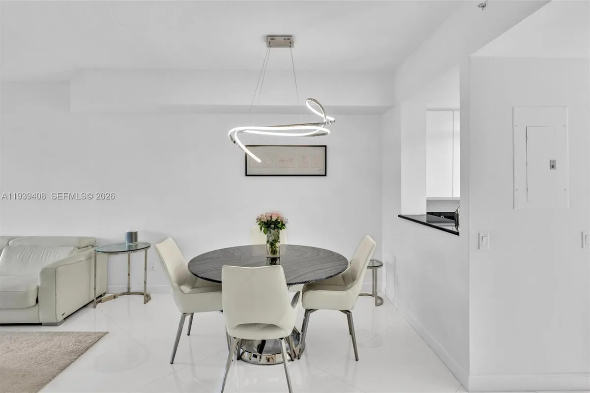 21050 Point Pl # 302, Aventura FL 33180