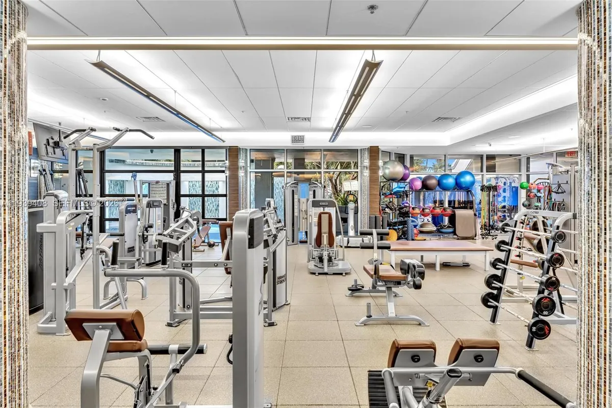 21050 Point Pl # 302, Aventura FL 33180