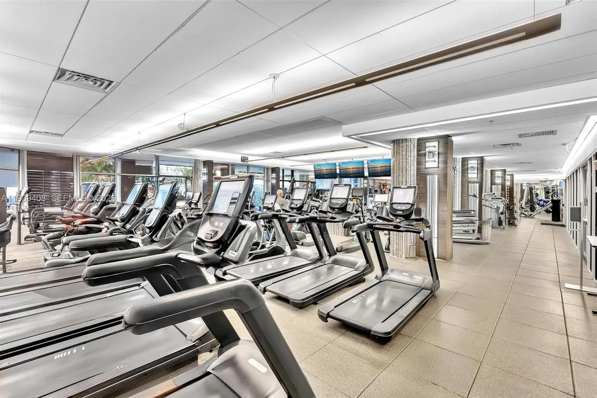 21050 Point Pl # 302, Aventura FL 33180