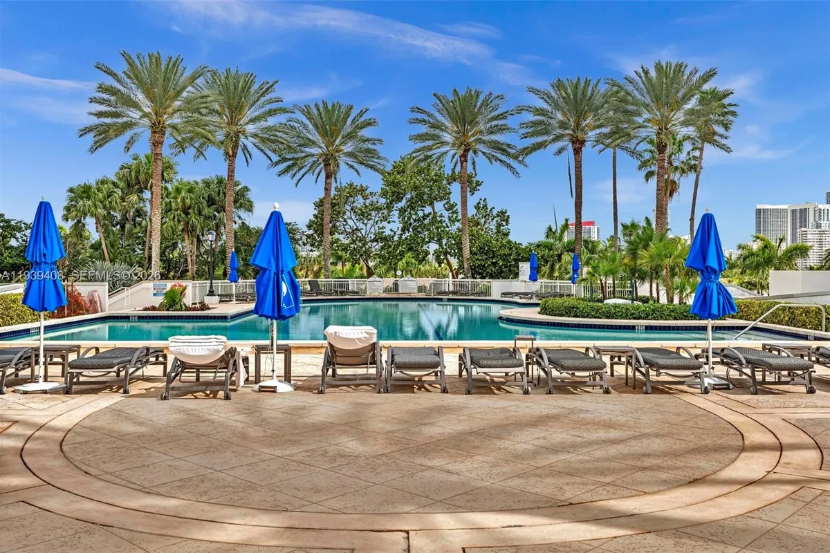 21050 Point Pl # 302, Aventura FL 33180