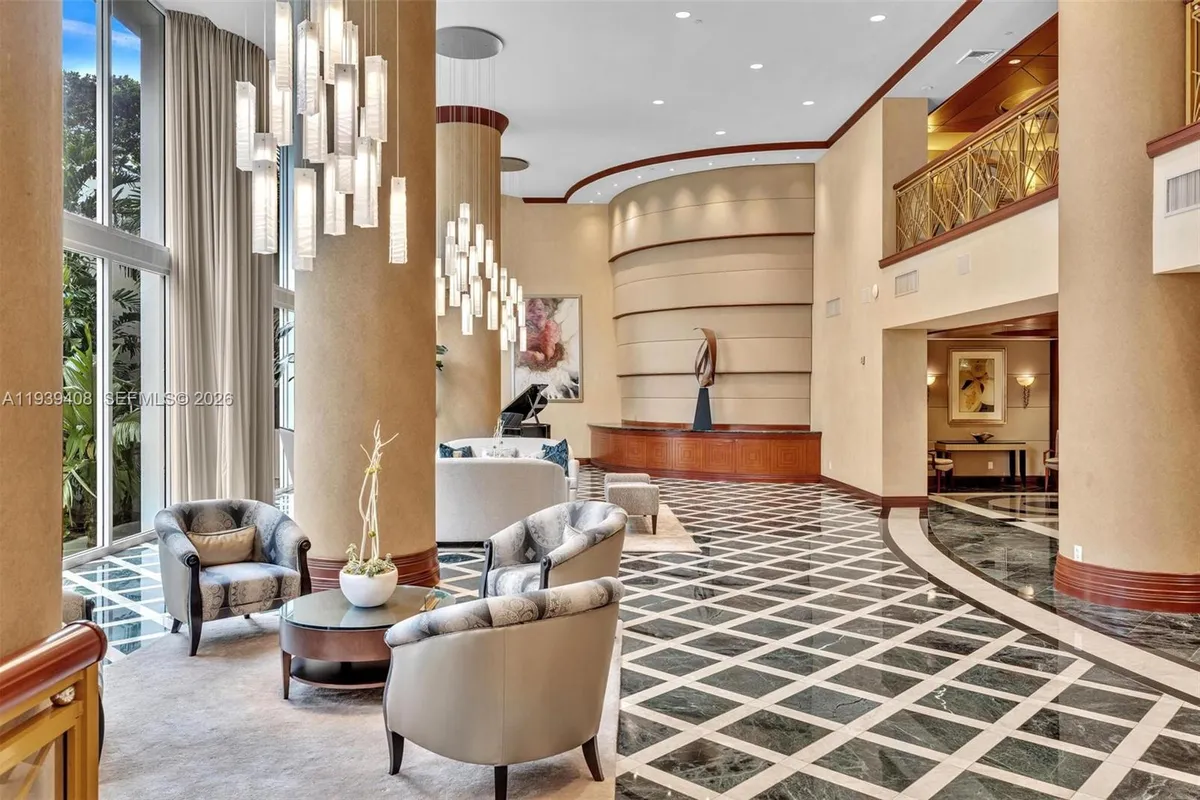 21050 Point Pl # 302, Aventura FL 33180