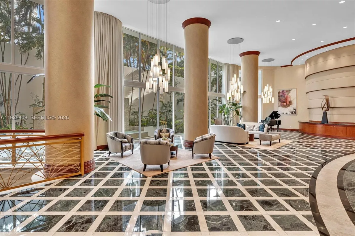 21050 Point Pl # 302, Aventura FL 33180