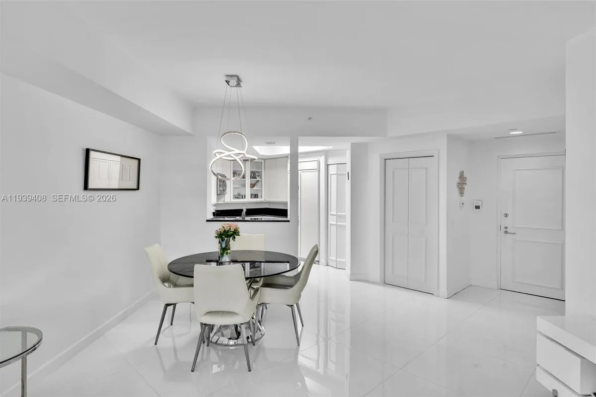 21050 Point Pl # 302, Aventura FL 33180