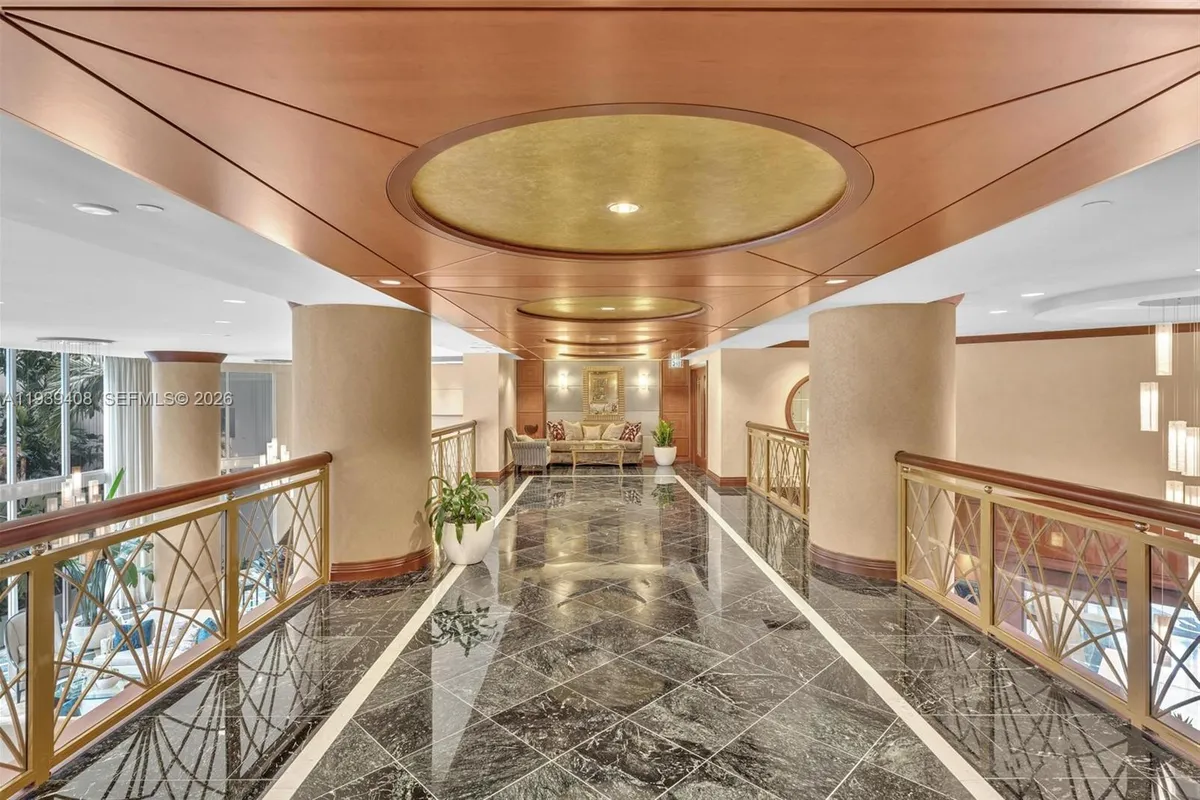 21050 Point Pl # 302, Aventura FL 33180