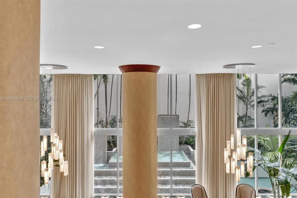 21050 Point Pl # 302, Aventura FL 33180