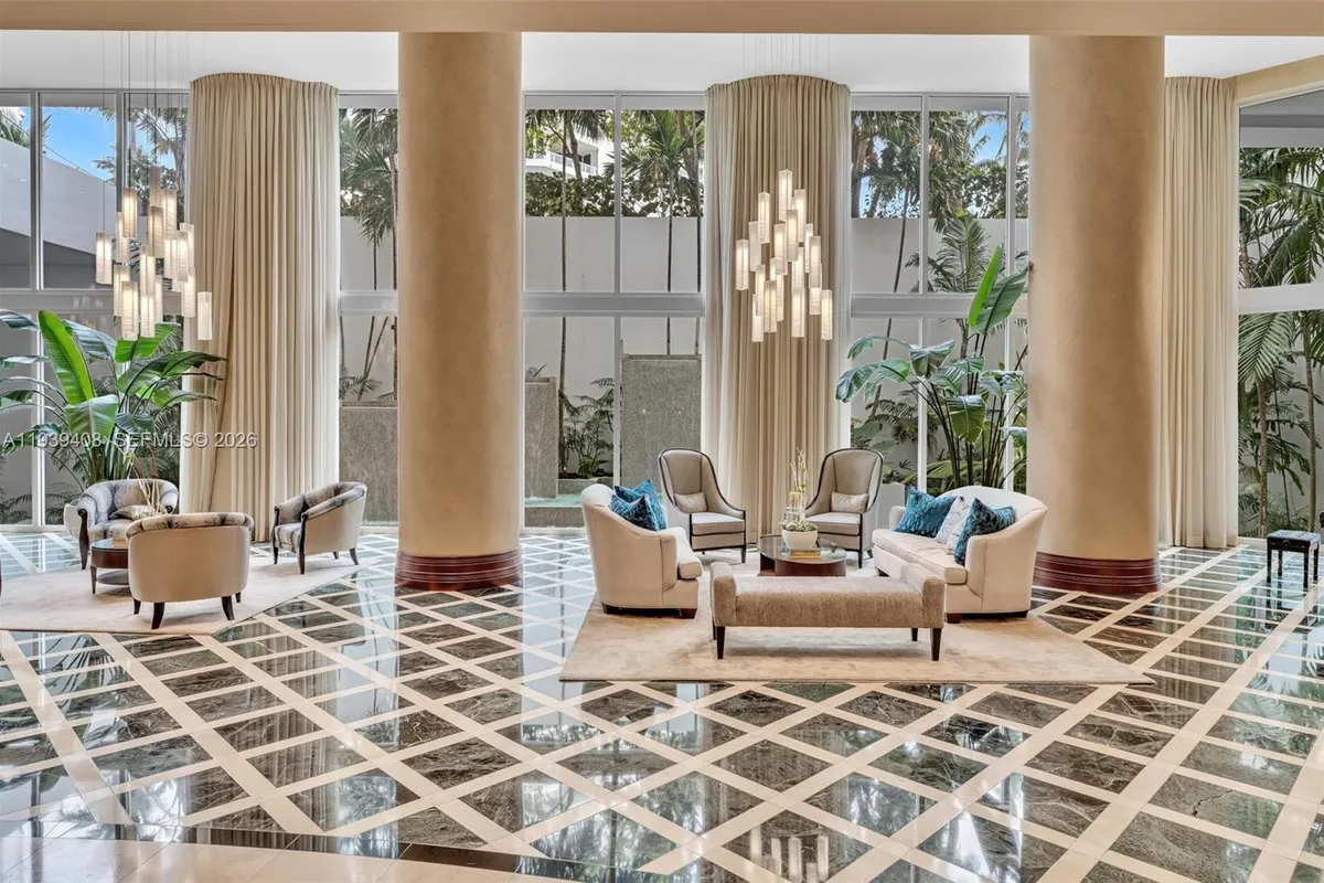 21050 Point Pl # 302, Aventura FL 33180