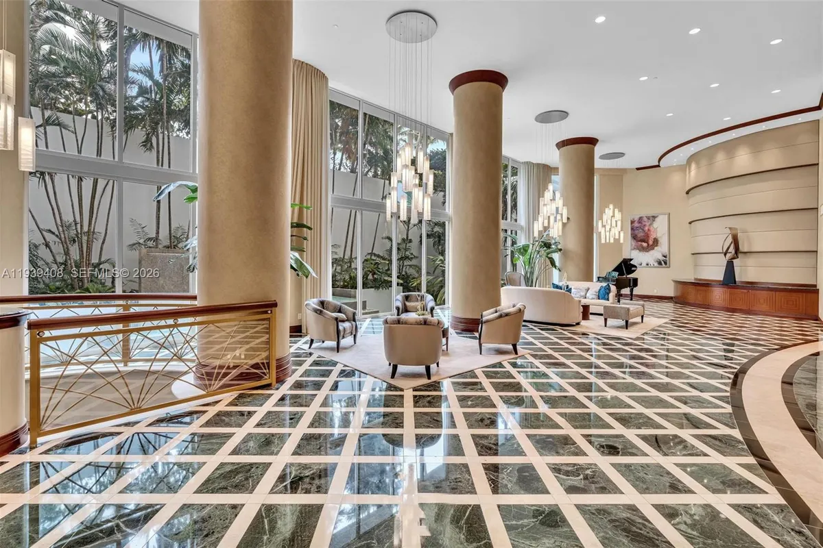 21050 Point Pl # 302, Aventura FL 33180