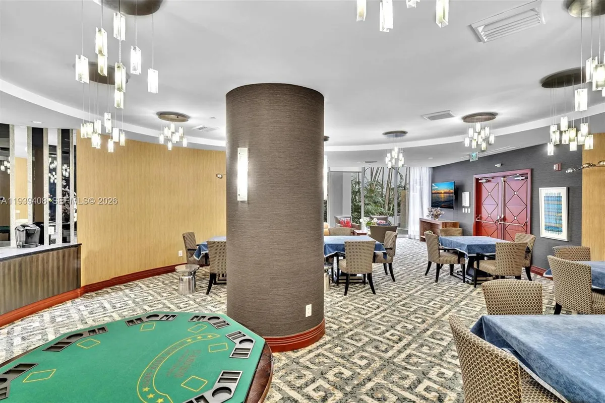 21050 Point Pl # 302, Aventura FL 33180