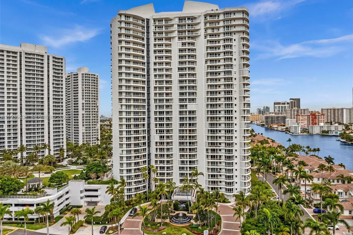 21050 Point Pl # 302, Aventura FL 33180