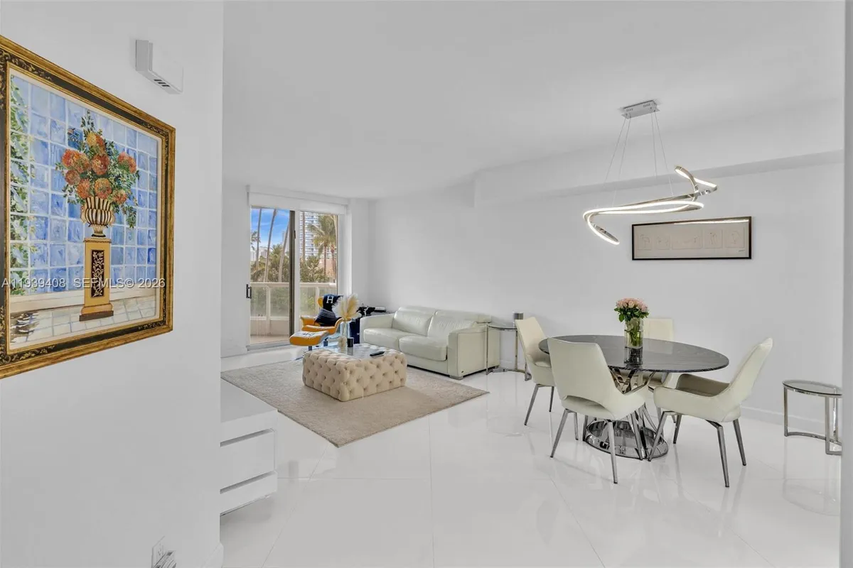 21050 Point Pl # 302, Aventura FL 33180