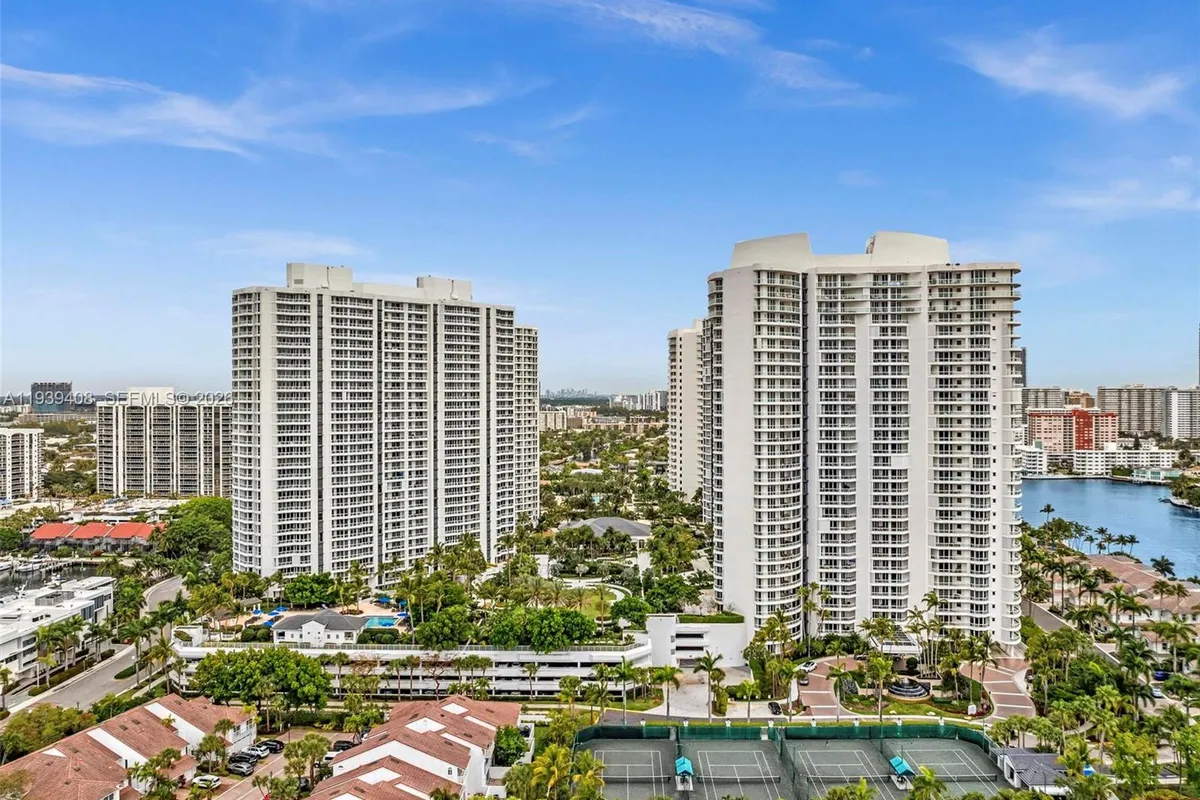 21050 Point Pl # 302, Aventura FL 33180