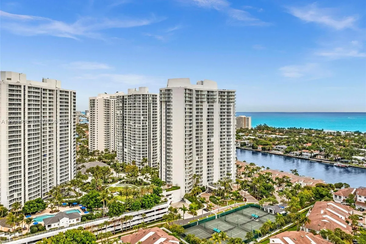 21050 Point Pl # 302, Aventura FL 33180