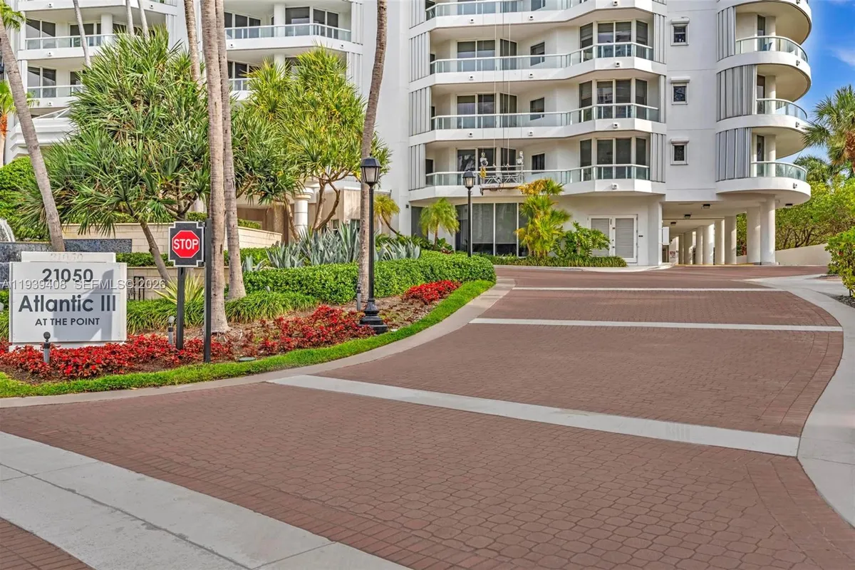21050 Point Pl # 302, Aventura FL 33180
