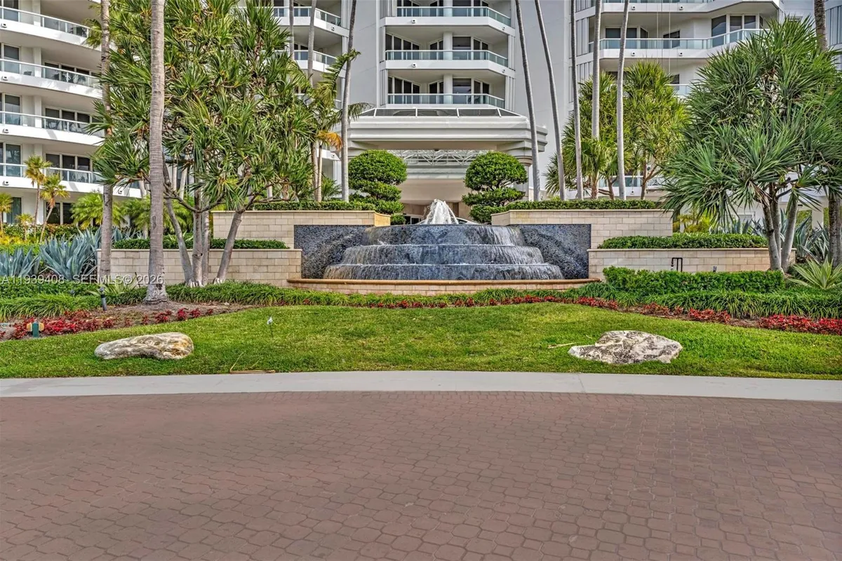 21050 Point Pl # 302, Aventura FL 33180
