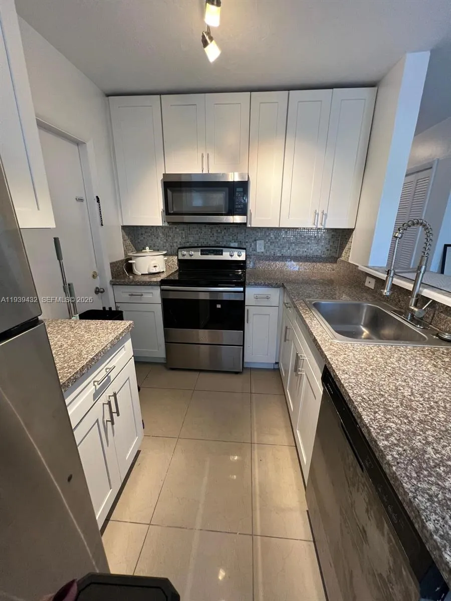 2920 NW 11th Pl, Fort Lauderdale FL 33311