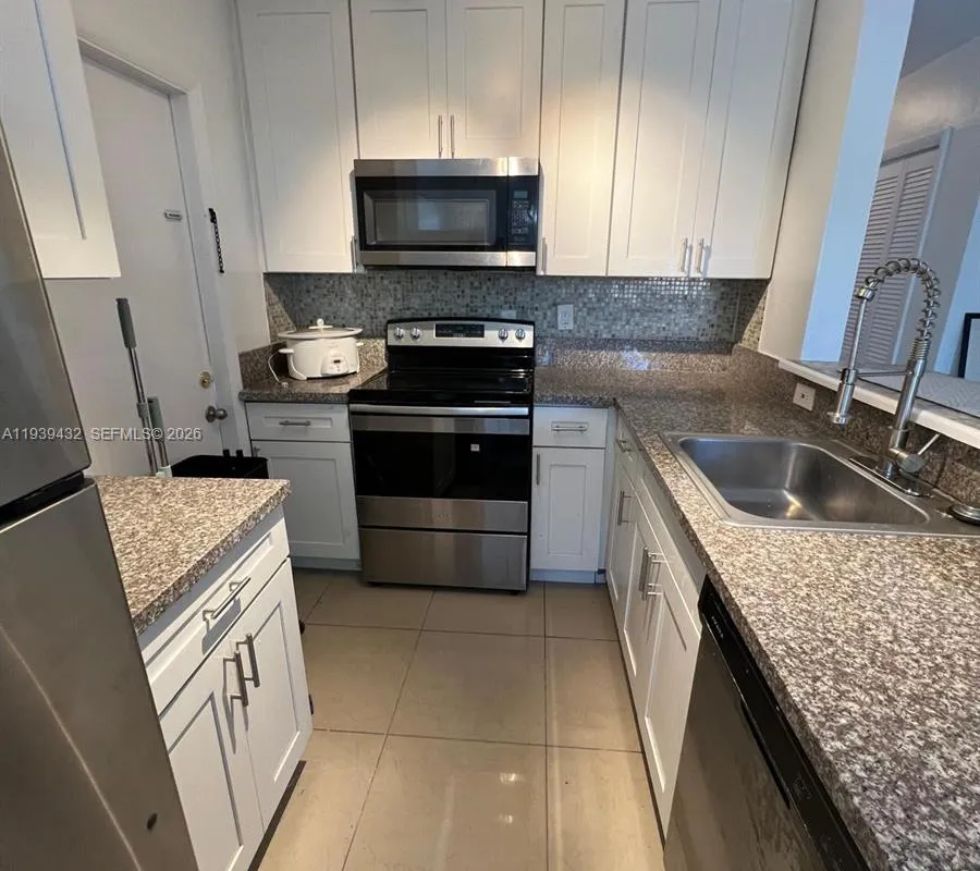 2920 NW 11th Pl, Fort Lauderdale FL 33311