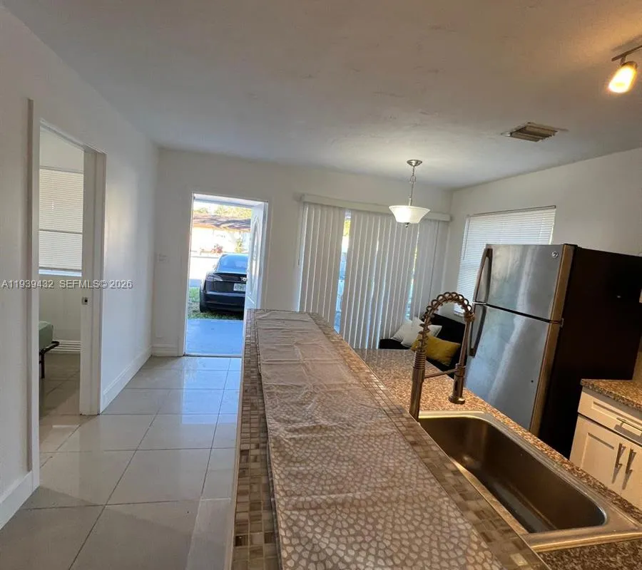 2920 NW 11th Pl, Fort Lauderdale FL 33311