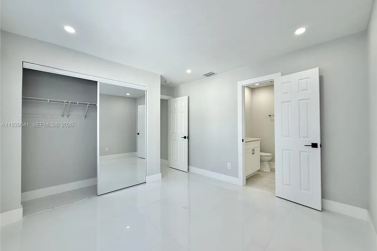 11240 SW 33rd Cir Pl, Miami FL 33165