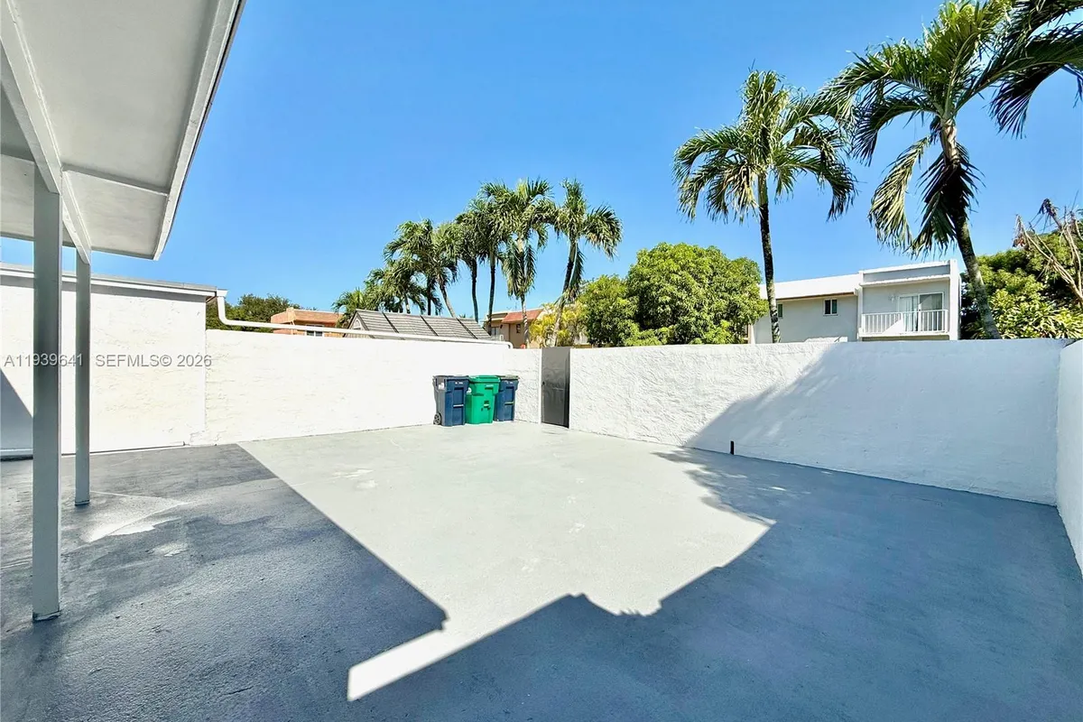 11240 SW 33rd Cir Pl, Miami FL 33165