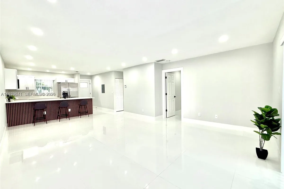 11240 SW 33rd Cir Pl, Miami FL 33165