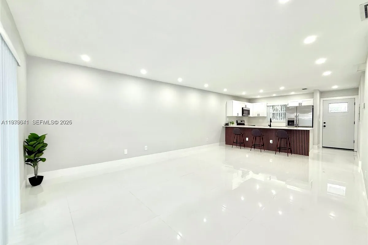 11240 SW 33rd Cir Pl, Miami FL 33165