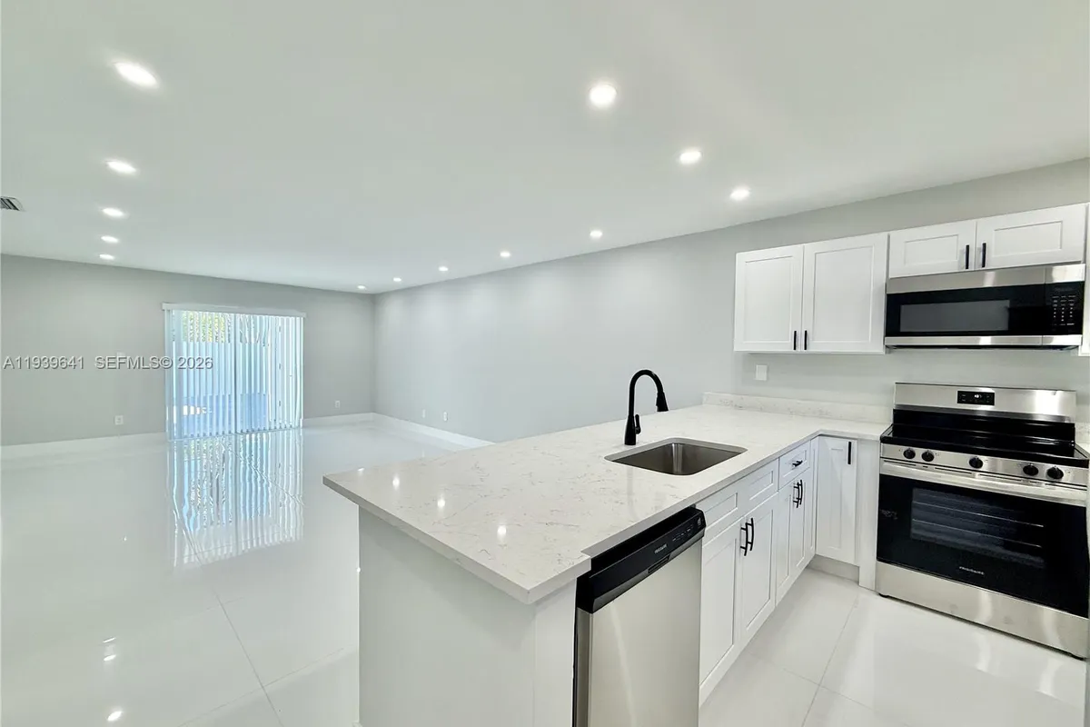 11240 SW 33rd Cir Pl, Miami FL 33165