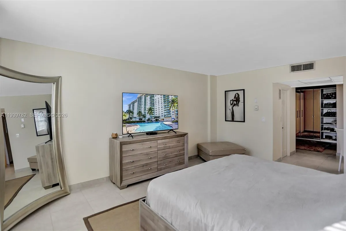 19390 Collins Ave # 302, Sunny Isles Beach FL 33160