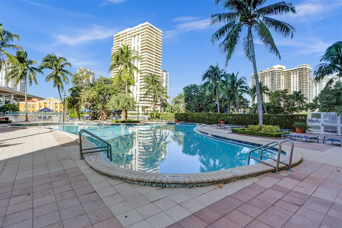 19390 Collins Ave # 302, Sunny Isles Beach FL 33160