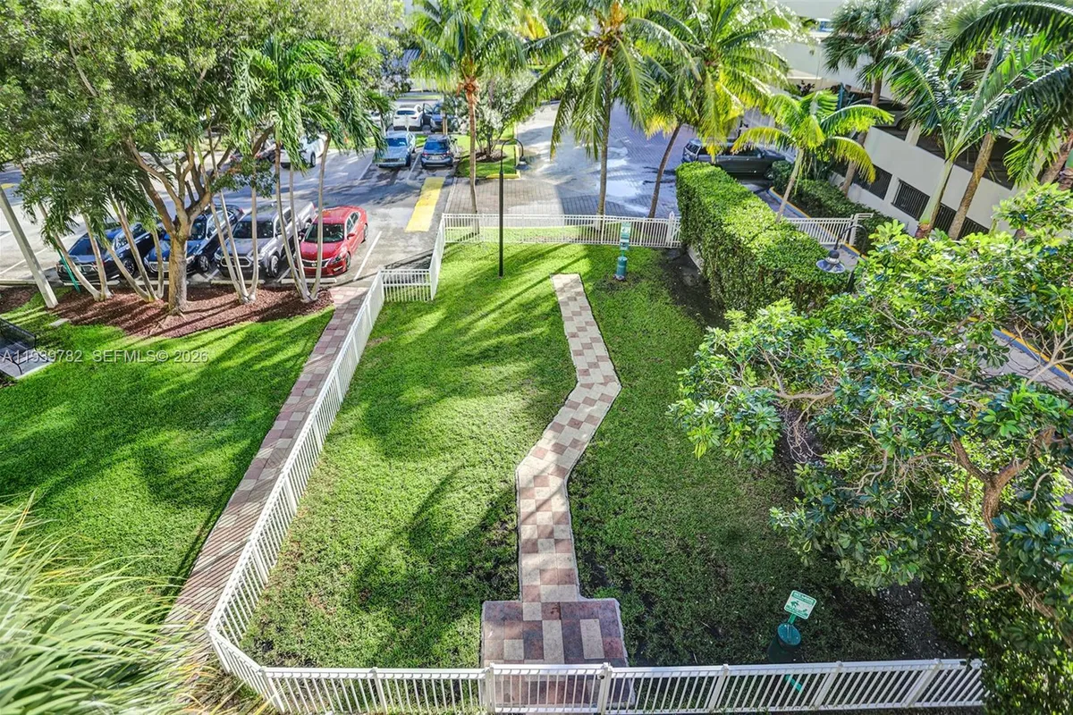 19390 Collins Ave # 302, Sunny Isles Beach FL 33160