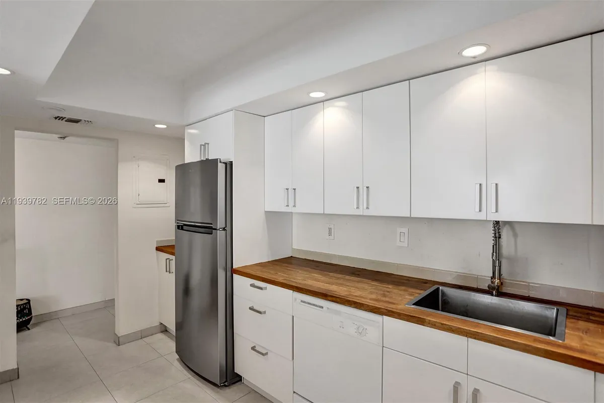 19390 Collins Ave # 302, Sunny Isles Beach FL 33160