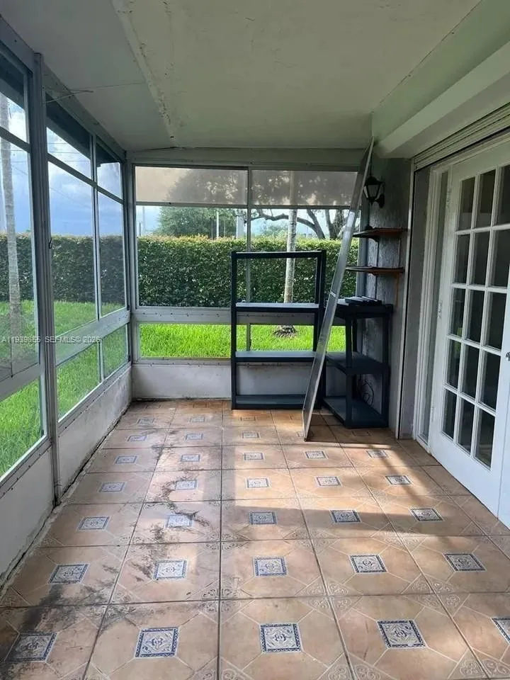 7552 Stirling Rd # 115, Davie FL 33024