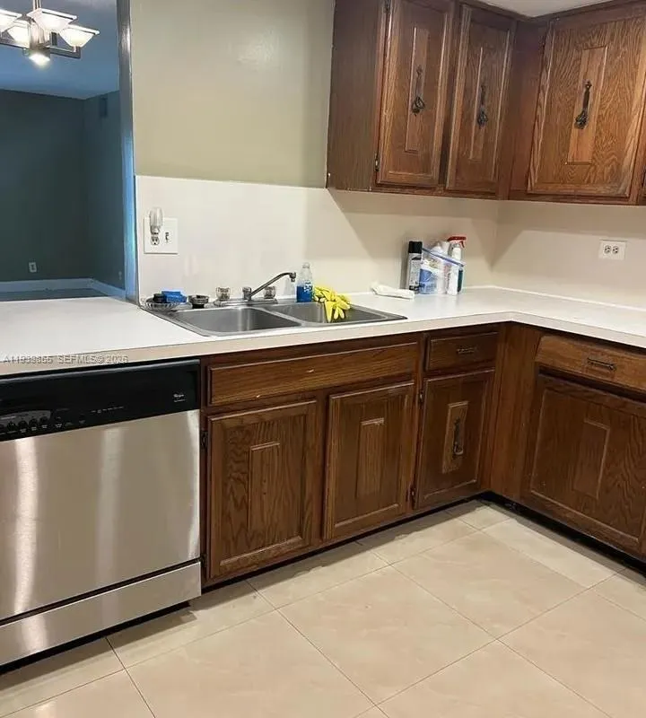 7552 Stirling Rd # 115, Davie FL 33024