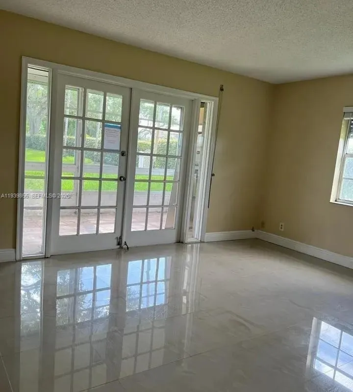 7552 Stirling Rd # 115, Davie FL 33024