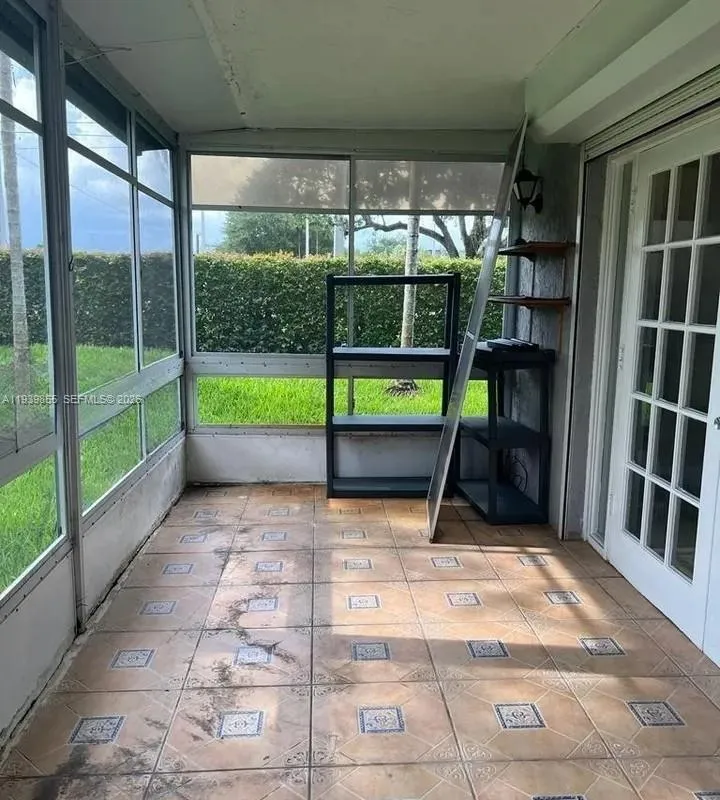 7552 Stirling Rd # 115, Davie FL 33024