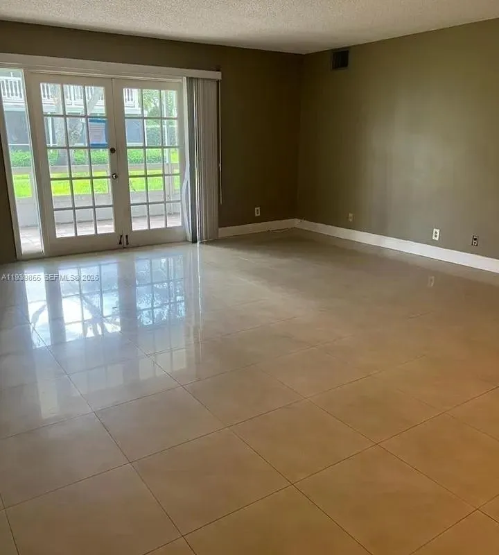 7552 Stirling Rd # 115, Davie FL 33024