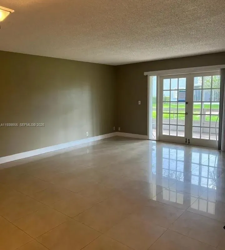 7552 Stirling Rd # 115, Davie FL 33024