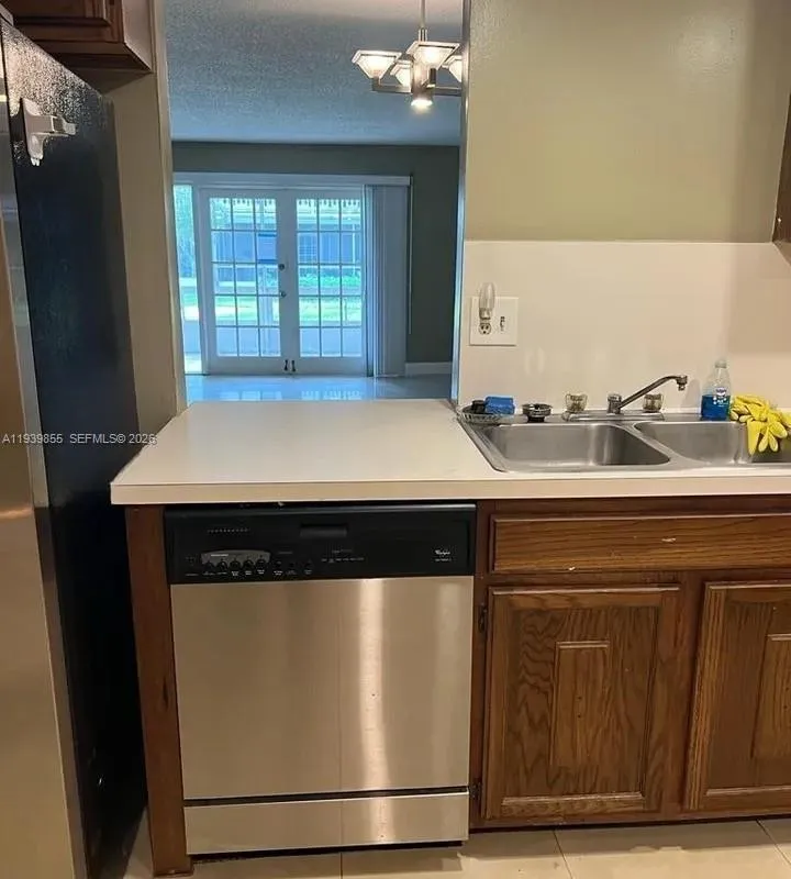 7552 Stirling Rd # 115, Davie FL 33024