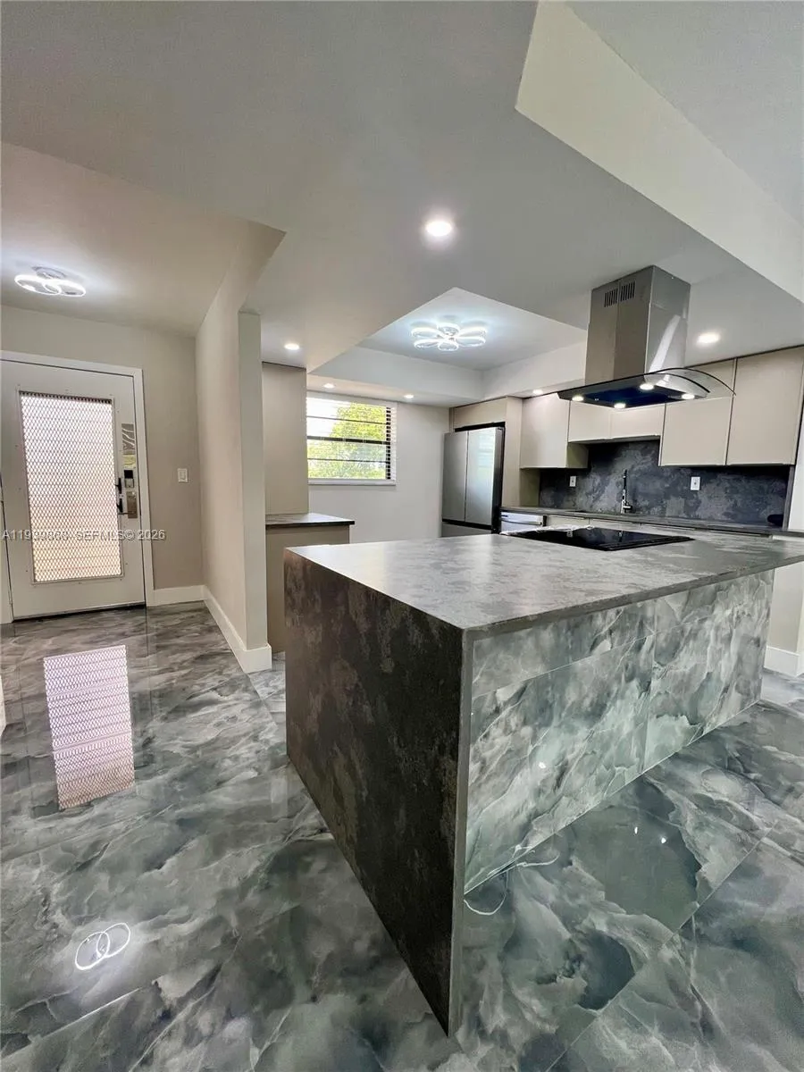 4930 E Sabal Palm Blvd # 206, Tamarac FL 33319