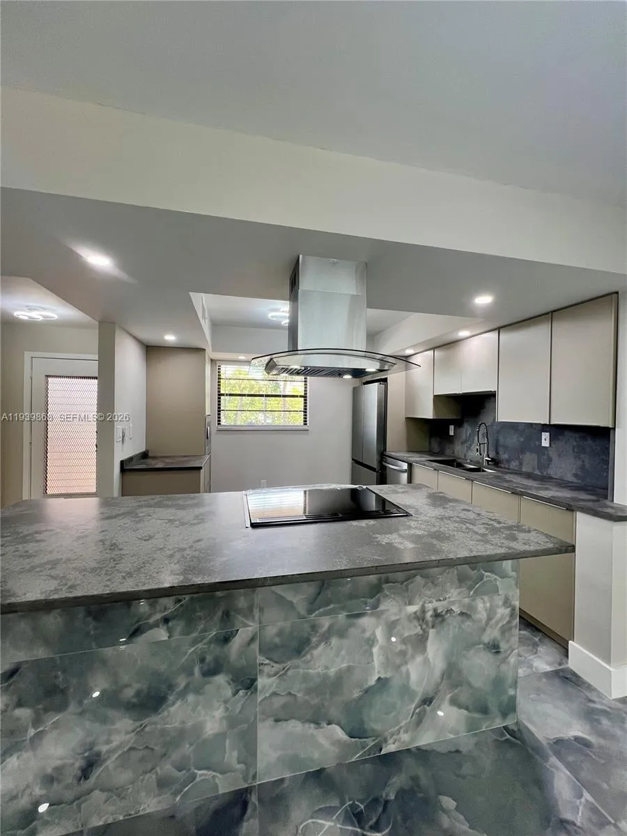 4930 E Sabal Palm Blvd # 206, Tamarac FL 33319