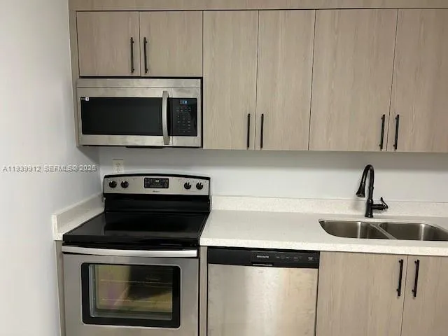 3 bedroom 2 bath for sale at 5100 SW 41st St # 329, Pembroke Park FL 33023