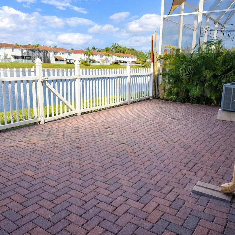 11541 NW 68th Ter, Doral FL 33178